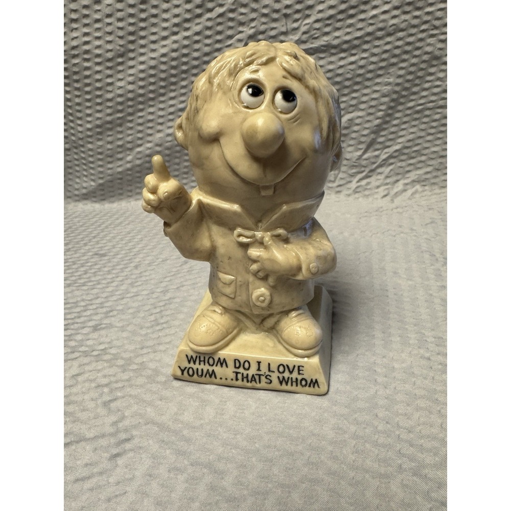 R. & W. Berries Co Sillisculpt Figurine Whom Do I Love Youm 814 Vintage 1970